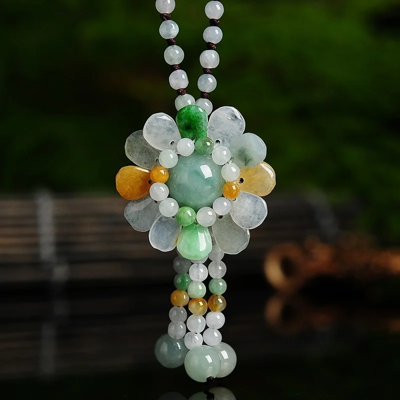 Certified Burmese Jade Sunflow - Necklaces 评论和价格
