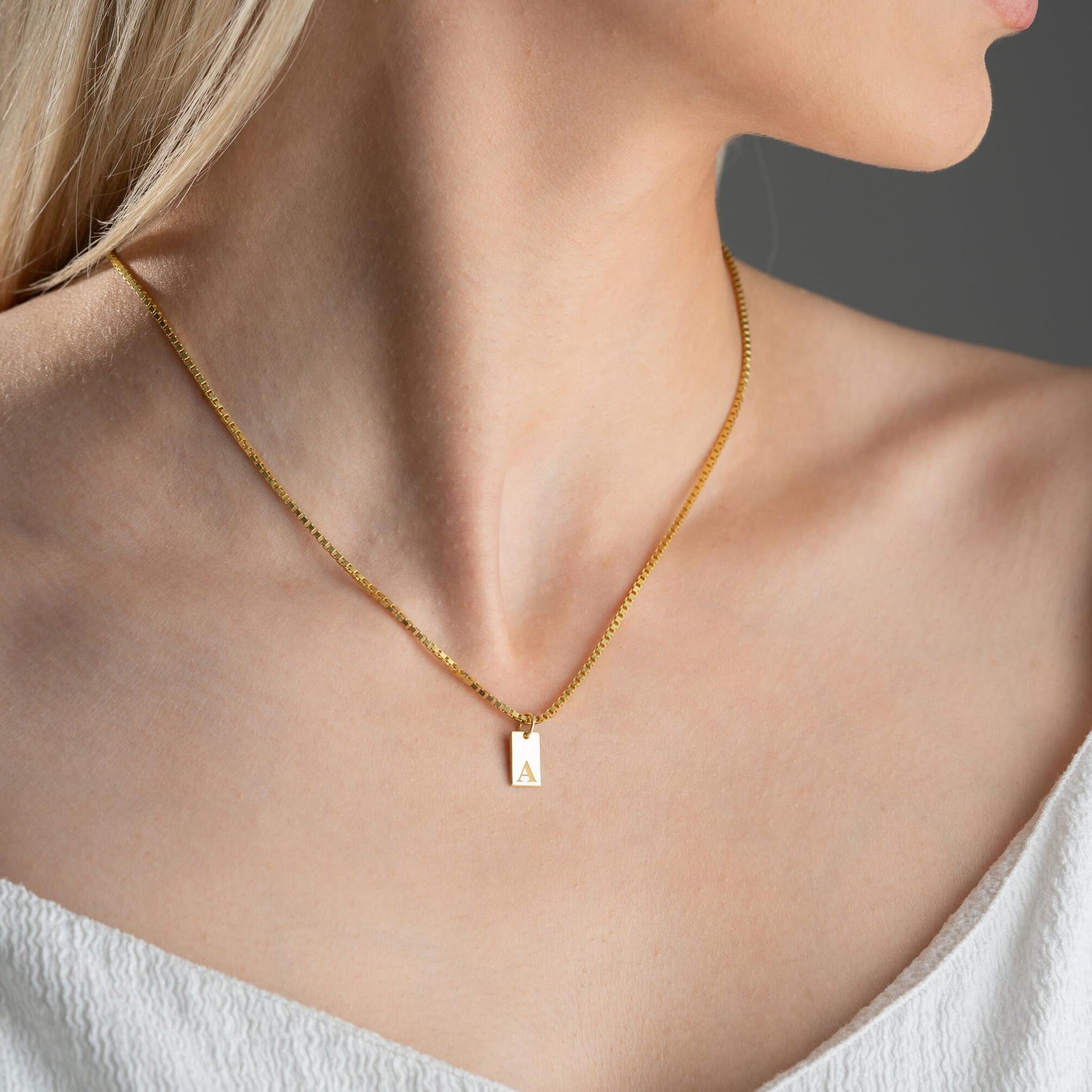 Tiny Square 26 Initial Letters - Initial Letter Necklace 18K Gold 评论和价格